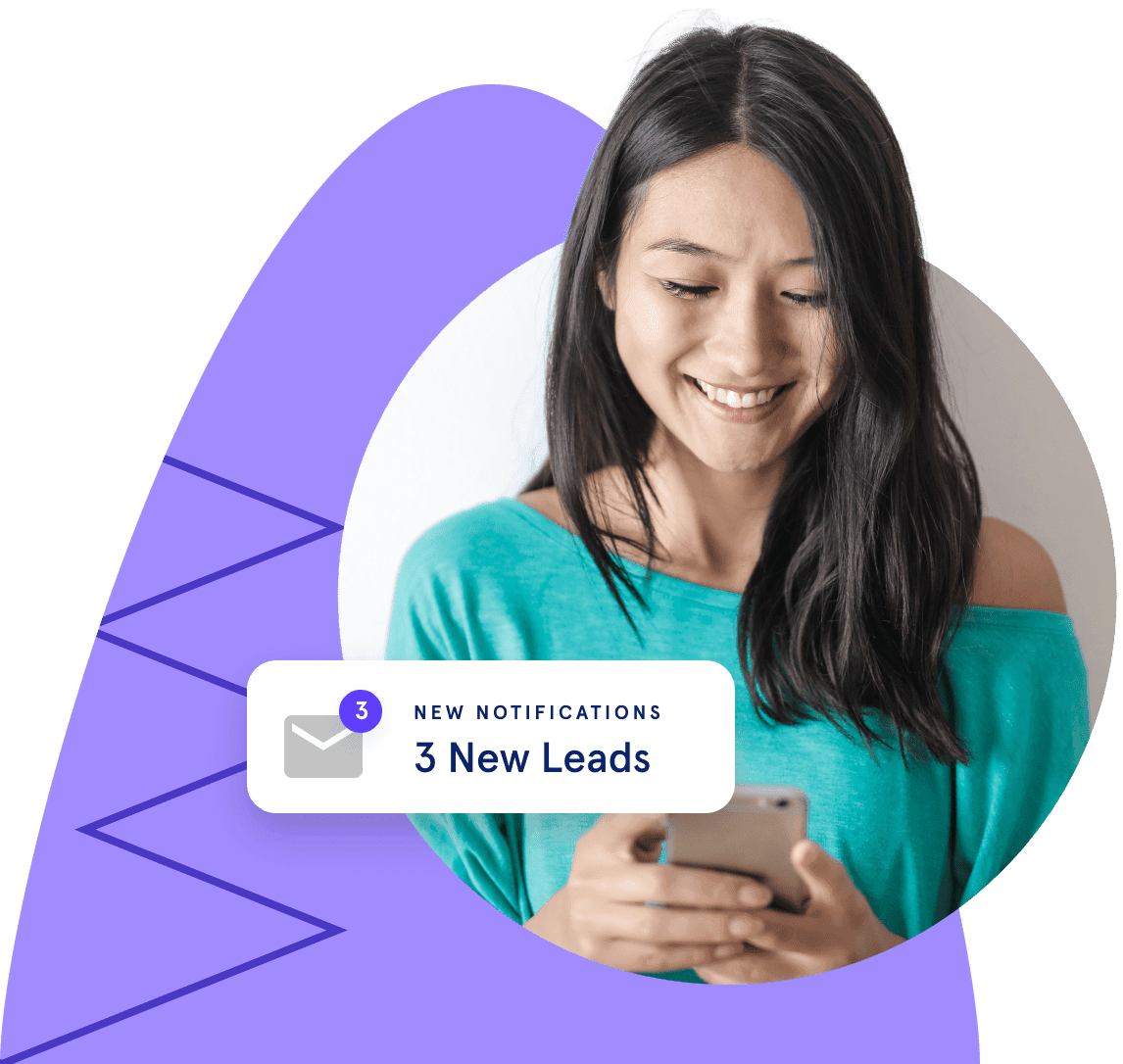 woman receiving lead-notifications to her email inbox